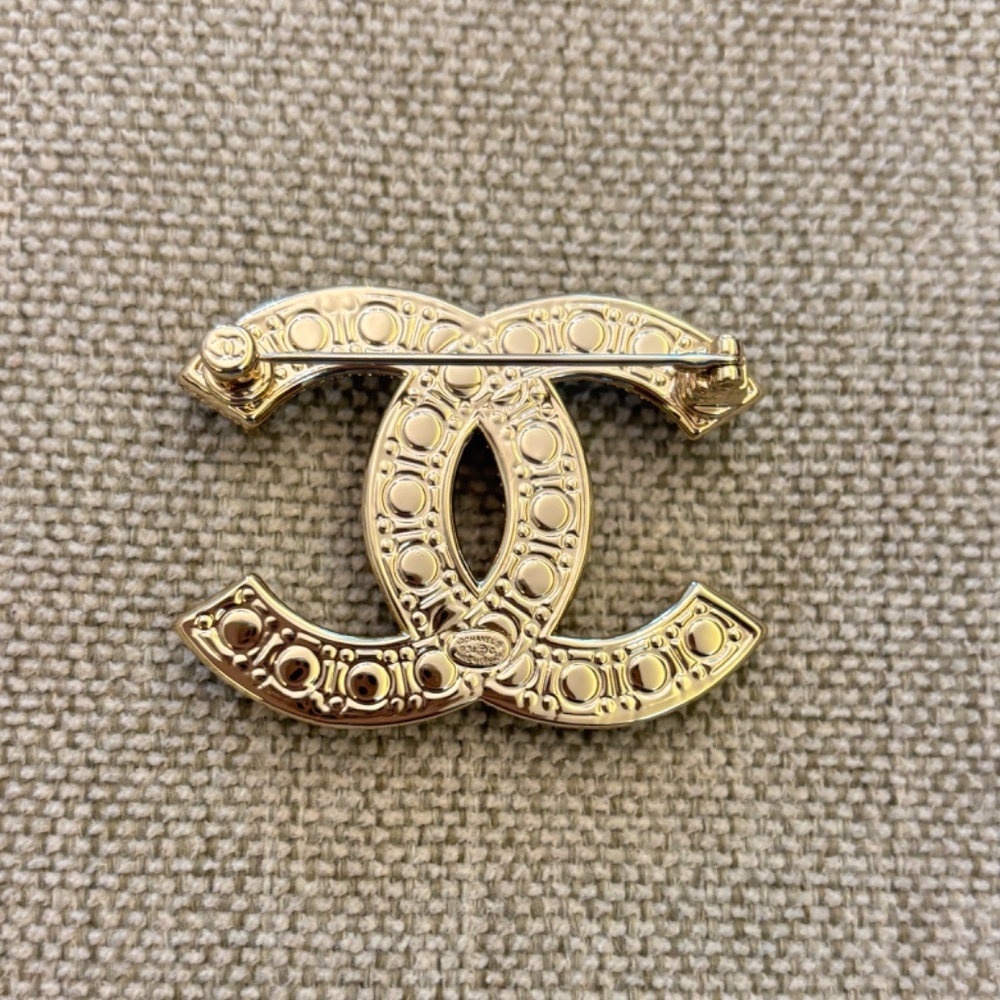Brand New Chanel CC Logo Gold Pearl Crystal Brooch from 2020 SS Collection - Picture 4 of 5